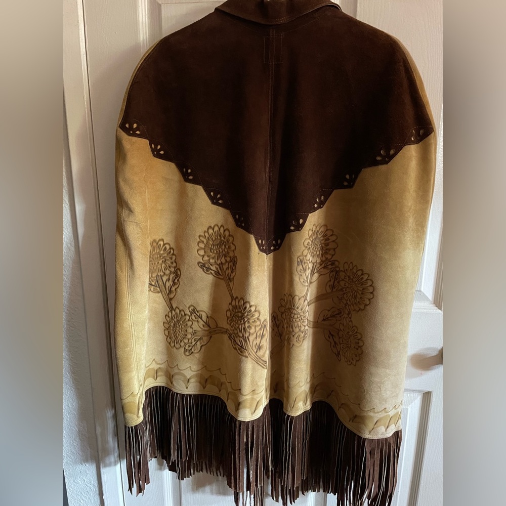 Nwot Embossed Suede Cape With Patchwork - image 3